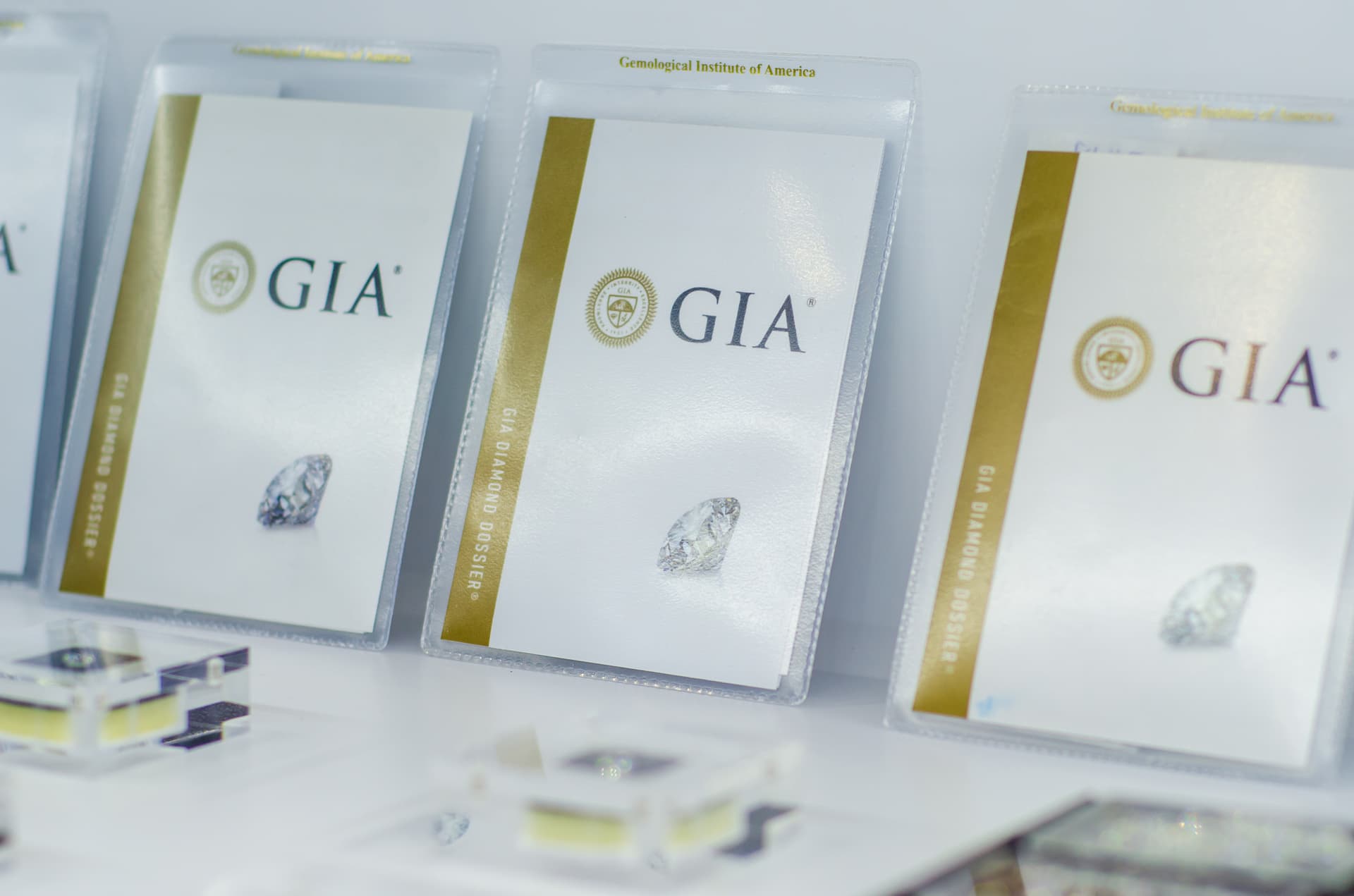Expertise gemmologique diamant à Nanterre